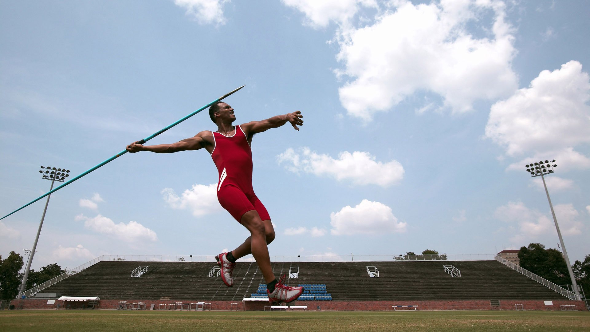 《线上线下融合：新型电竞赛事模式探索》，线上线下比赛