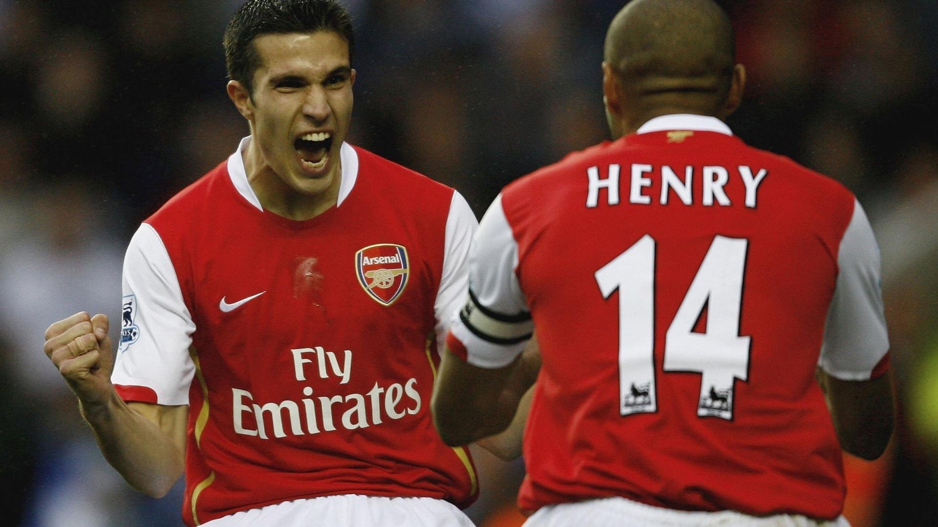 爱游戏手机游戏-未来足球战术大揭秘：科技如何改变比赛？，足球战术发展趋势